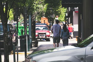 坠楼事件,女子商场坠亡,路人无辜受害 坠楼事件,女子商场坠亡,路人无辜受害