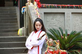 月华医美背后的陷阱，月薪八万的职场炼金术与伦理纠葛