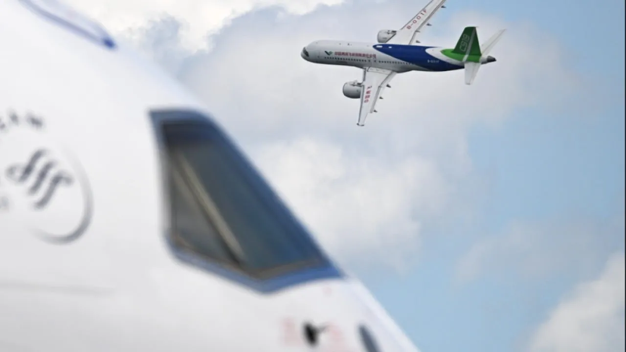 中国C919客机准备交付，波音和空客保持警惕