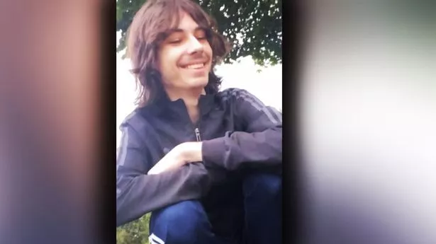 17岁的男孩和朋友在计划皮划艇旅行时在Snapchat上犯了悲剧性错误，男孩不幸身亡