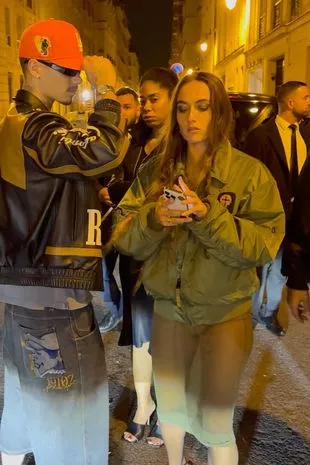 罗密欧·贝克汉姆与另一位著名的nepo宝宝在PDA上确认了恋情