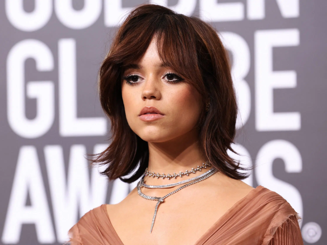珍娜·奥尔特加(Jenna Ortega)畅谈了突然成名后的迷茫经历