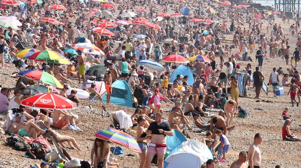 英国热浪期间的违法行为——从危险驾驶到裸体日光浴