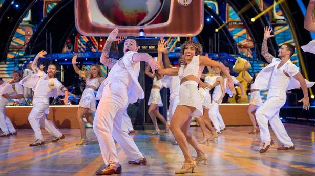 龙蛇共舞,岁月华章——2021属蛇人士全年运势解析 龙蛇共舞,岁月华章——2021属蛇人士全年运势解析