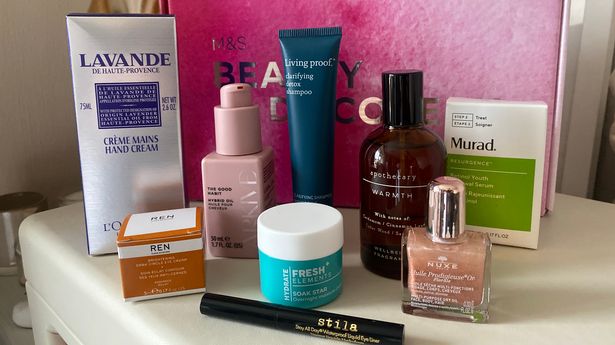 我买了玛莎百货(Marks and Spencer) 30英镑的美容盒，在香水、化妆品和护肤品上节省了70英镑
