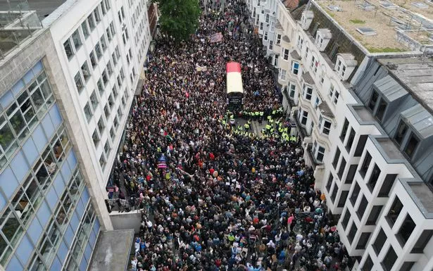 名中含德,撞劳斯莱斯的少年,感恩教育的深思与启示 名中含德,撞劳斯莱斯的少年,感恩教育的深思与启示